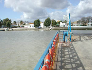 Barcaza en Coria