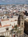 Iglesia de Santiago y vista pacial de Cádiz